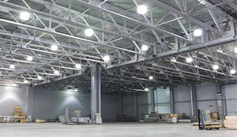 Oświetlenie przemysłowe wewnętrzne do hal produkcyjnych